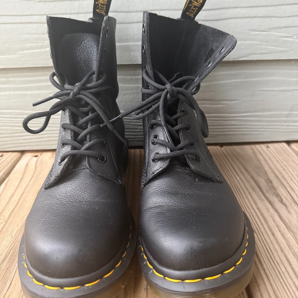 Dr. Martens Pascal Virginia Leather Lace Up Boots (Like New, Size: 9US, 41EU)